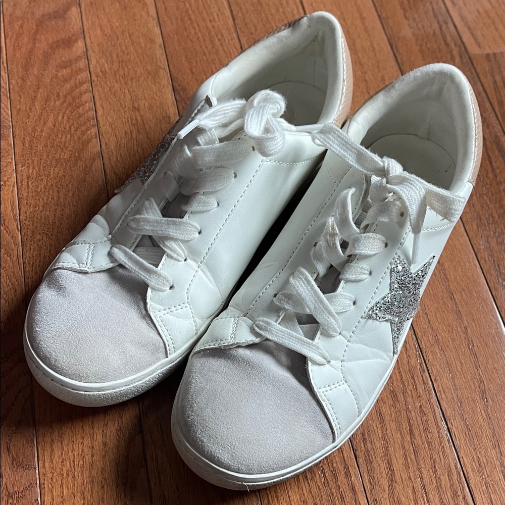 Universal Thread White and Silver Star Sneakers